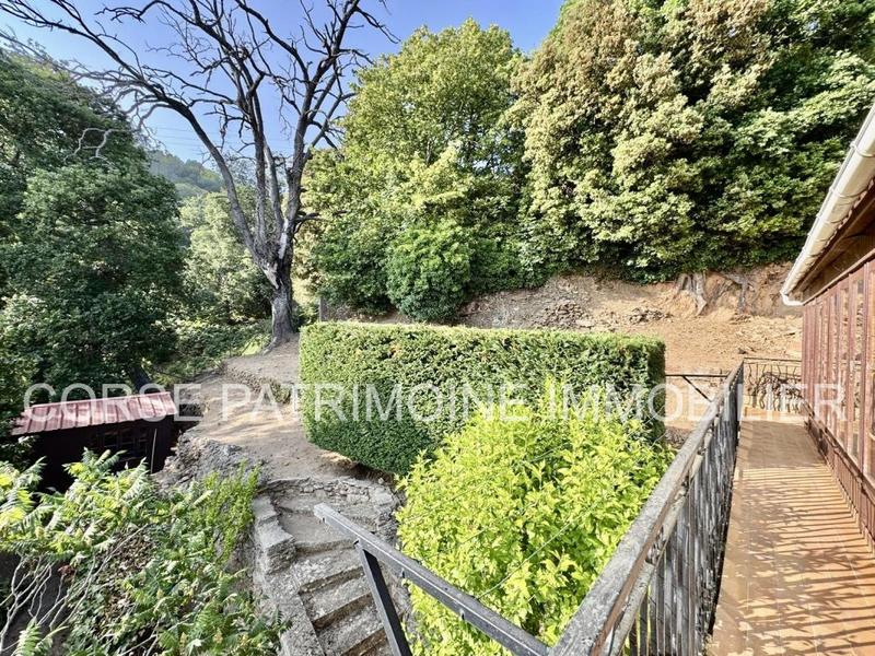 Maison - 229 m² - 18 pièces