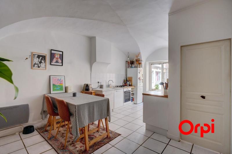 Appartement - 83 m² - 2 pièces
