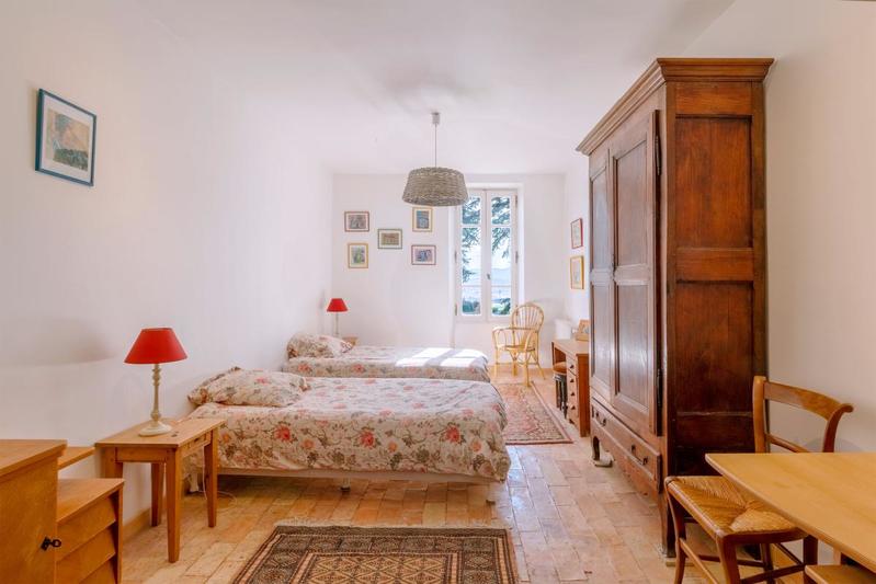 Propriété - 341 m² - 9 pièces