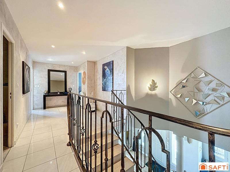 Maison - 226 m² - 7 pièces