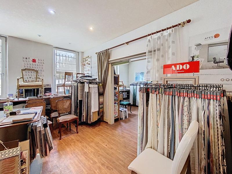 Local d'activités - 135 m² - 5 pièces