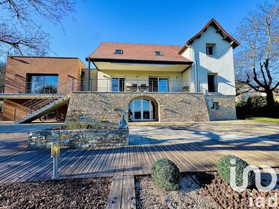 Maison - 220 m² - 6 pièces