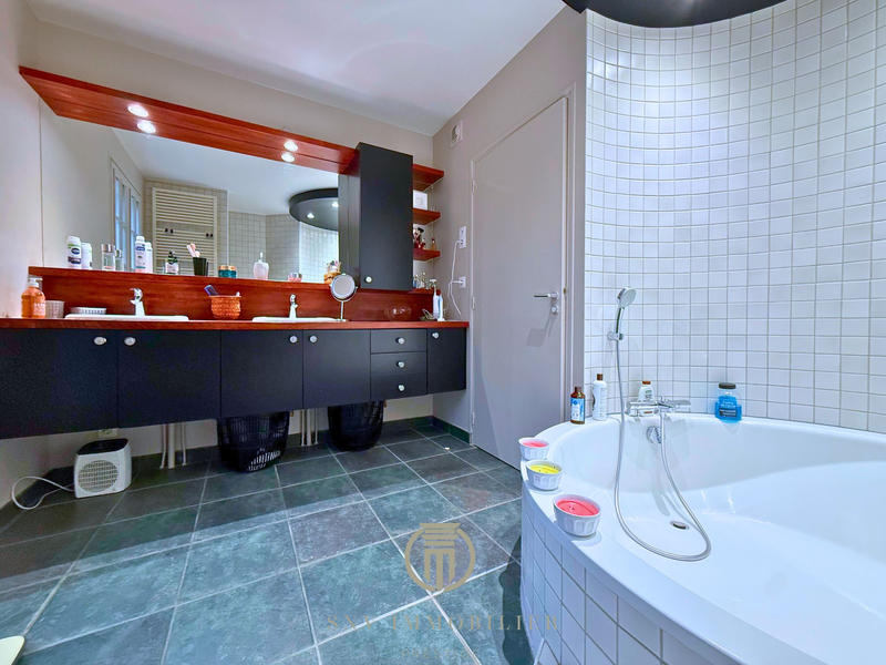 Villa - 247 m² - 7 pièces