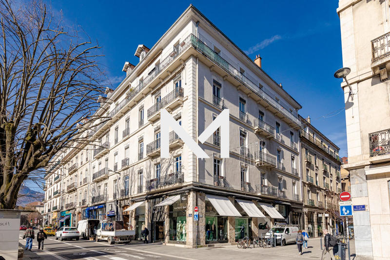 Appartement - 191 m² - 7 pièces