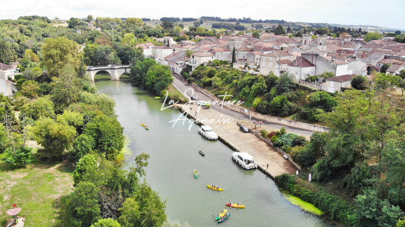 Propriété - 953 m² - 40 pièces