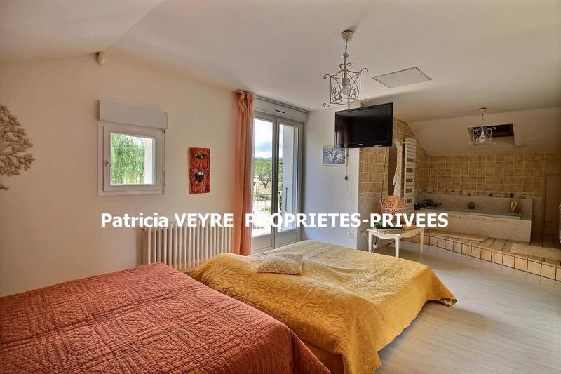 Maison - 277 m² - 8 pièces