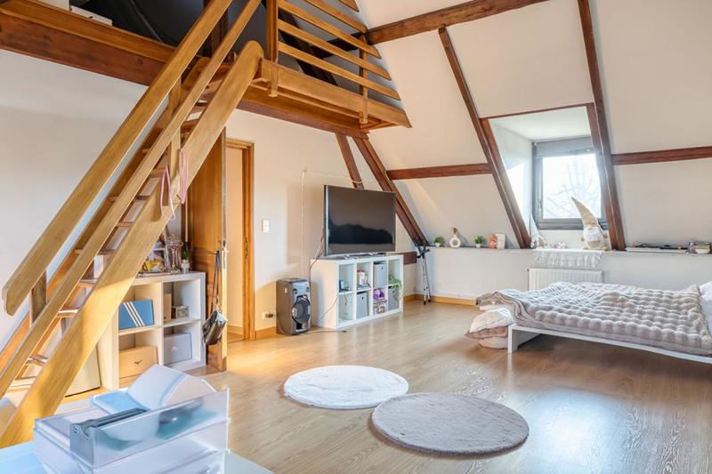 Maison - 281 m² - 12 pièces