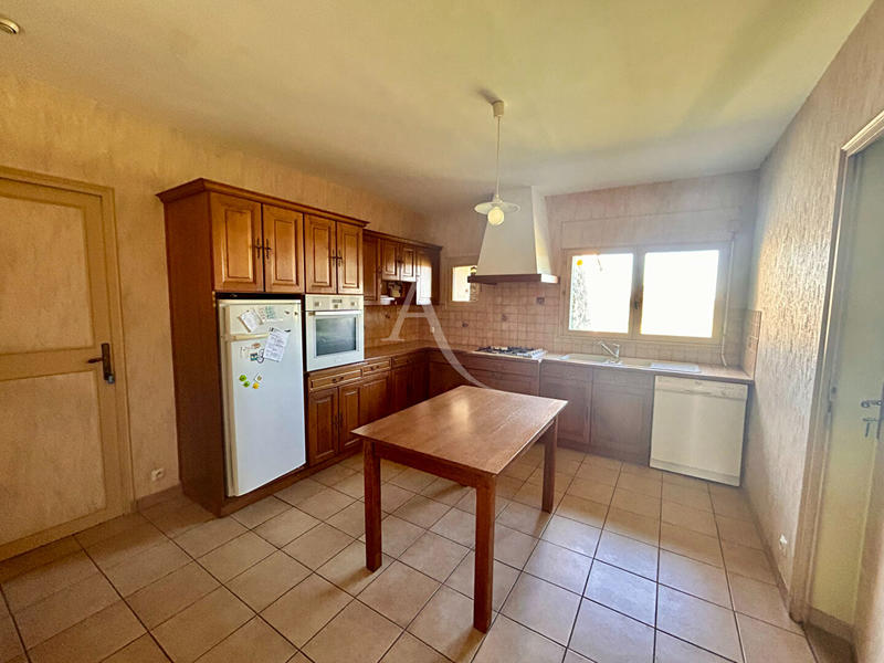 Maison - 260 m² - 9 pièces