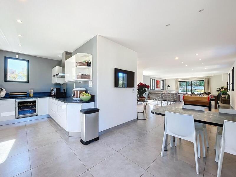 Maison - 224 m² - 6 pièces