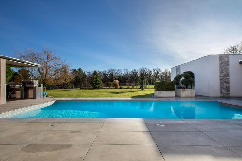 Villa - 318 m² - 9 pièces