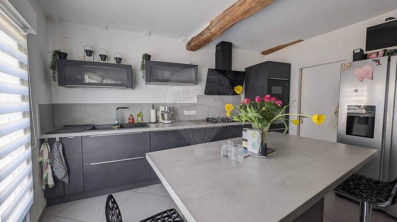 Maison - 210 m² - 9 pièces