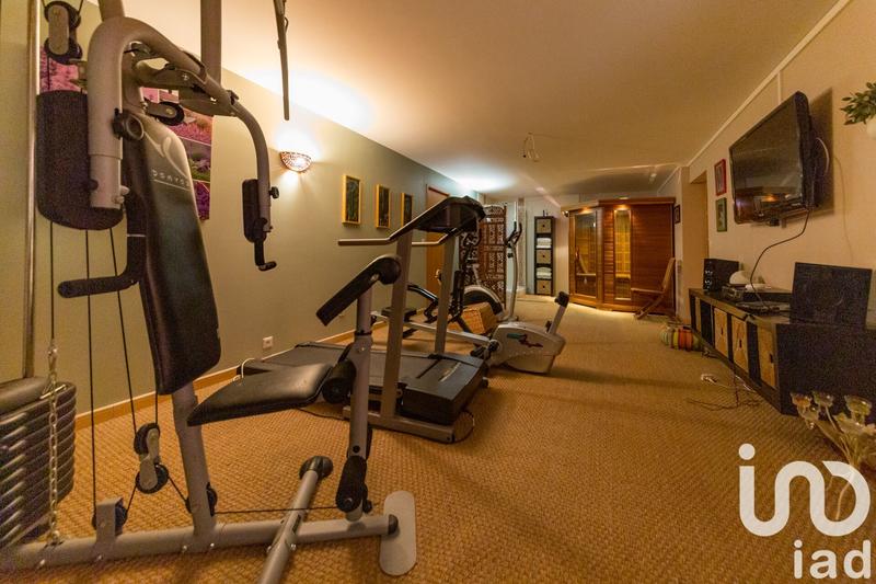 Maison - 244 m² - 9 pièces