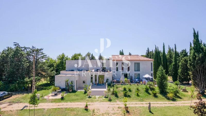 Maison - 560 m² - 14 pièces