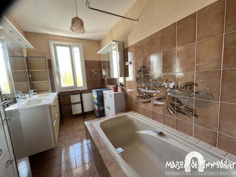 Maison - 205 m² - 9 pièces
