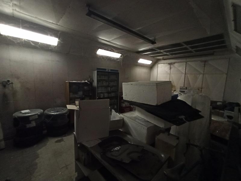 Local commercial - 615 m²