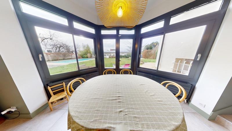 Maison - 230 m² - 6 pièces