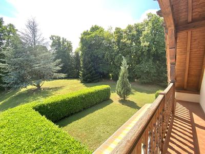 Maison traditionnelle - 243 m² - 6 pièces