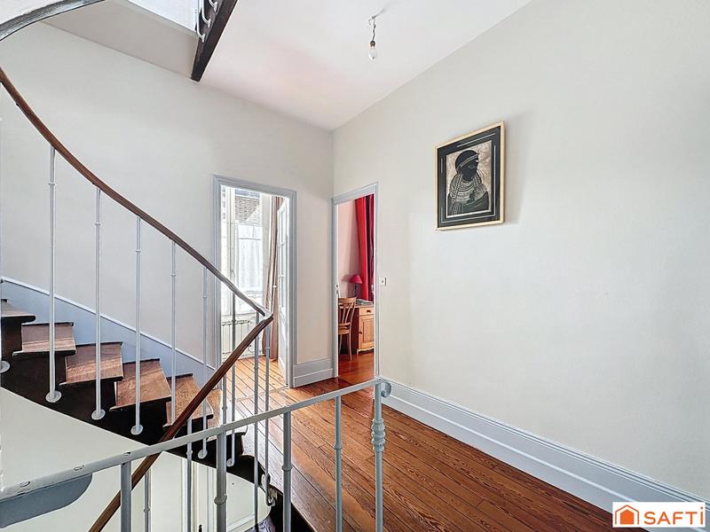 Maison - 183 m² - 9 pièces