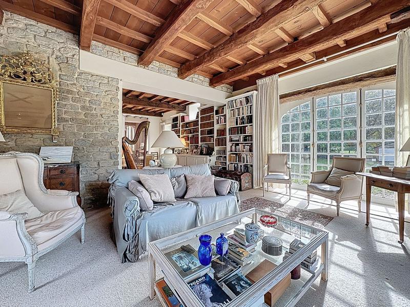 Maison - 259 m² - 6 pièces