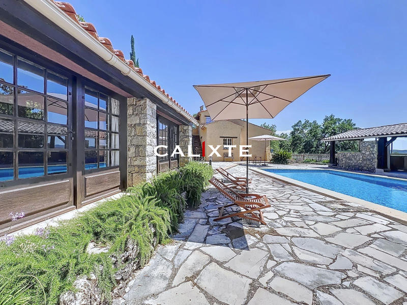 Villa - 270 m² - 8 pièces