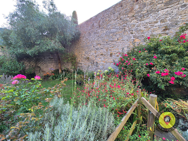 Maison - 484 m² - 11 pièces