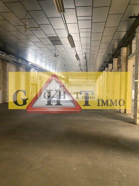 Entrepôt - 2 300 m²
