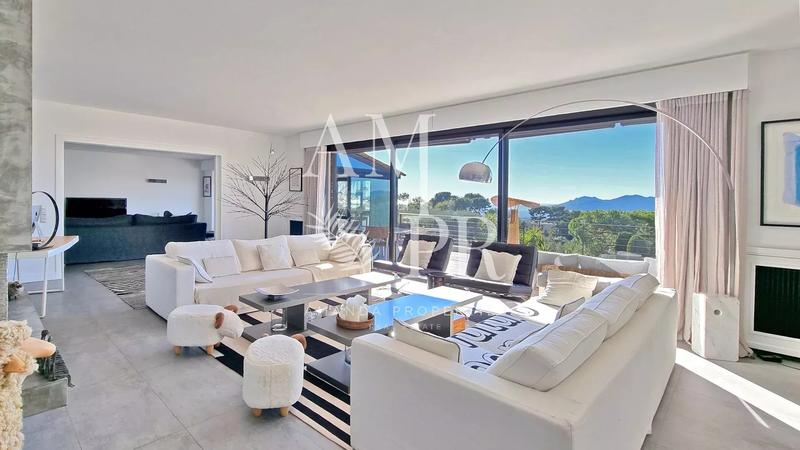 Propriété - 525 m² - 8 pièces