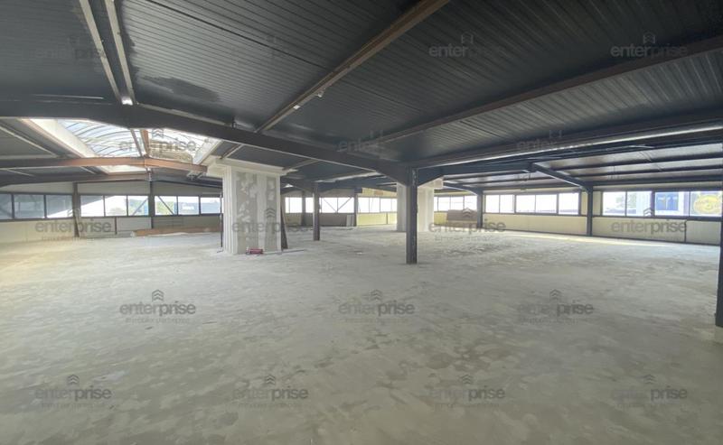 Local commercial - 1 100 m²