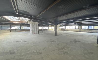 Local commercial - 1 100 m²