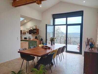 Maison - 140 m² - 5 pièces