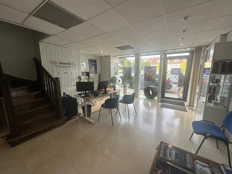 Local commercial - 111 m² - 4 pièces