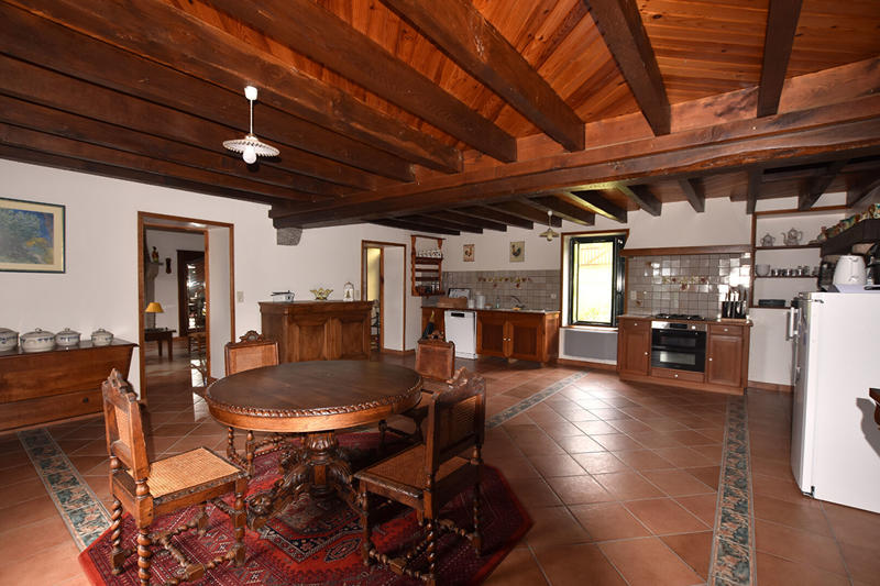 Maison - 208 m² - 5 pièces