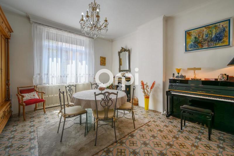 Maison - 214 m² - 5 pièces