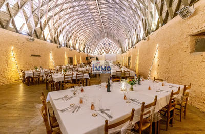 Maison - 1 100 m² - 60 pièces