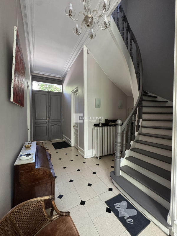 Maison - 200 m² - 7 pièces