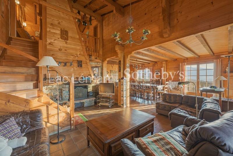 Châlet - 240 m² - 9 pièces