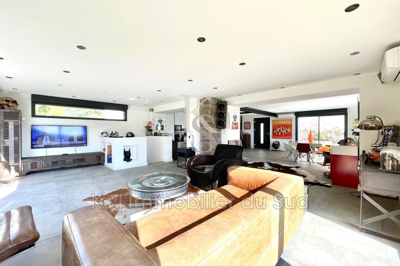 Villa - 297 m² - 9 pièces