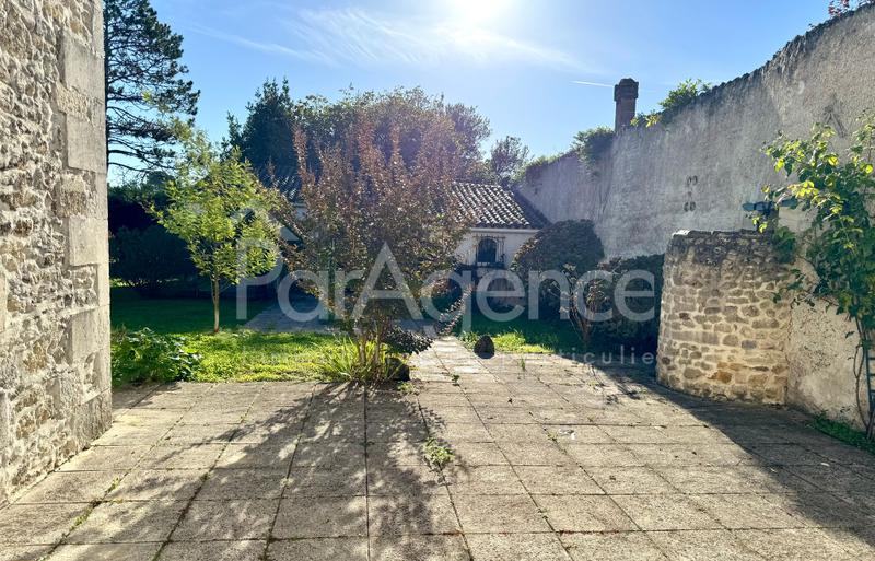 Maison - 241 m² - 8 pièces