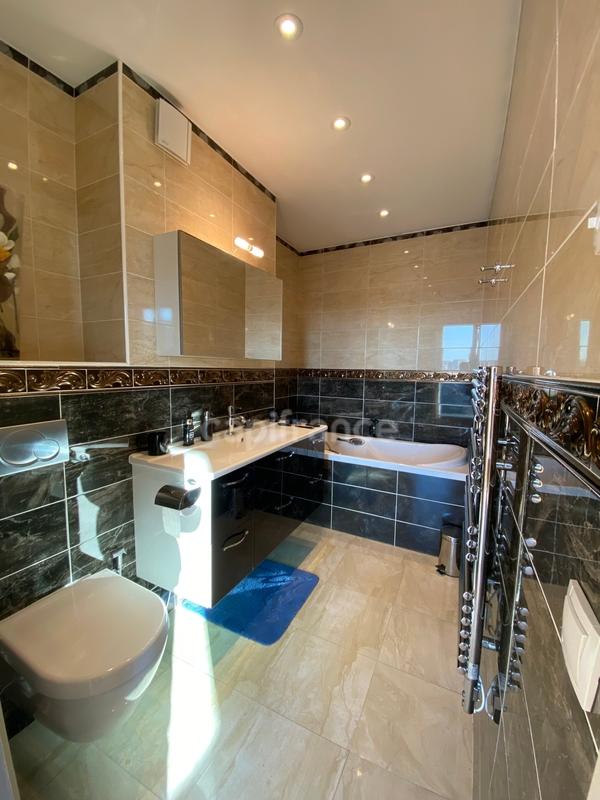 Appartement - 132 m² - 5 pièces