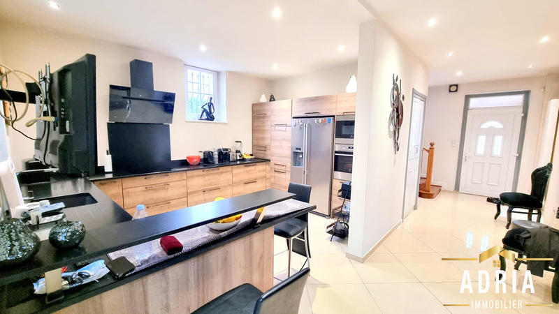 Maison - 225 m² - 8 pièces