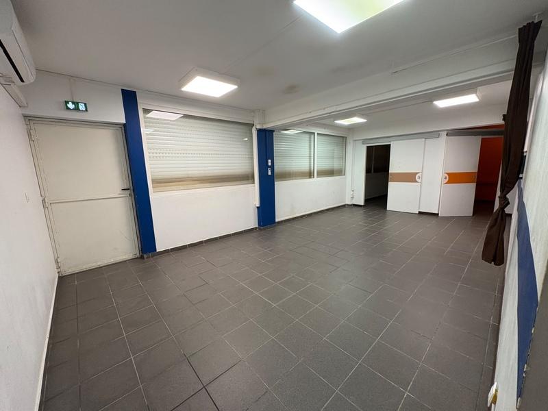 Local commercial - 147 m² - 10 pièces