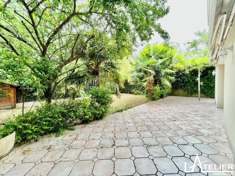 Maison - 210 m² - 10 pièces