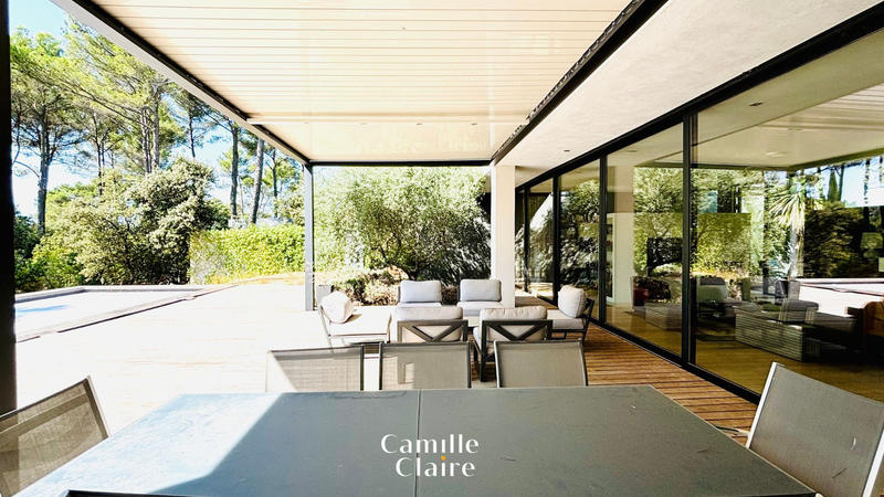 Maison - 240 m² - 5 pièces