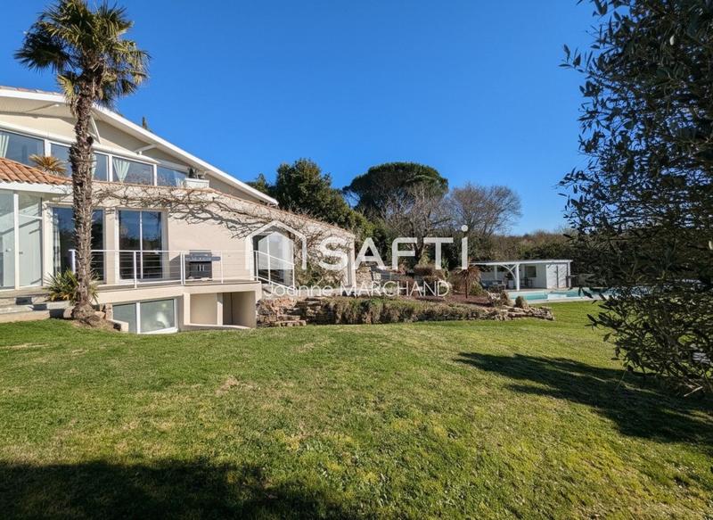 Villa - 264 m² - 9 pièces