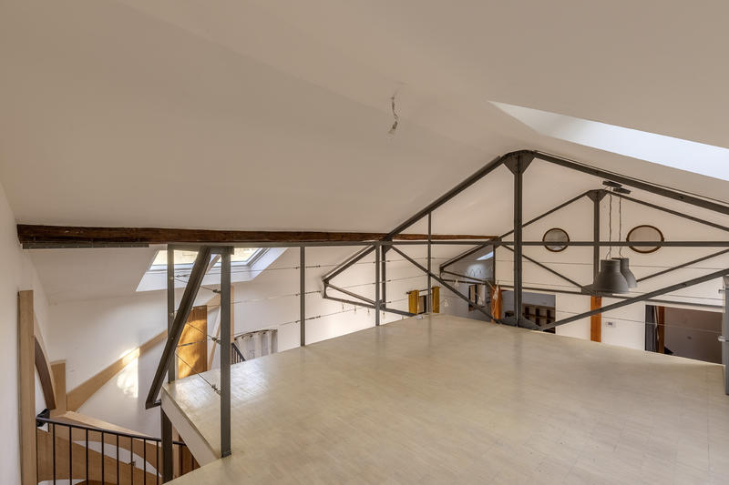 Loft - 268 m² - 8 pièces