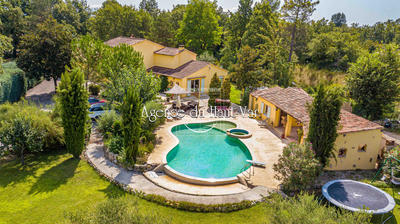 Villa - 225 m² - 8 pièces