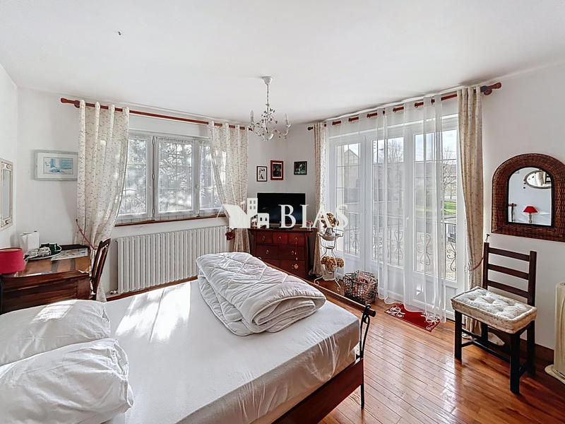 Maison - 300 m² - 7 pièces