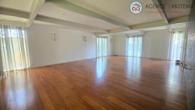 Maison - 252 m² - 7 pièces