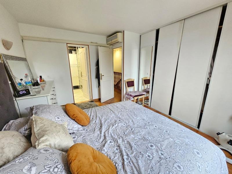 Maison - 270 m² - 15 pièces