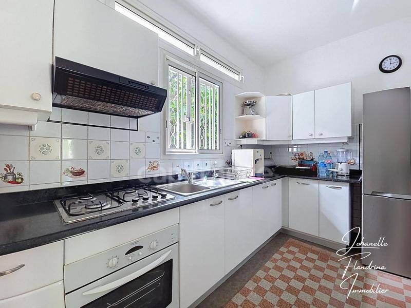 Maison - 184 m² - 9 pièces